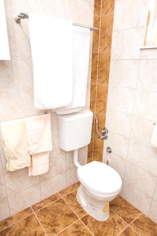 Kúpeľňa v ubytovaní Cozy apartment in Kaštel Štafilić 27 m² with shared pool