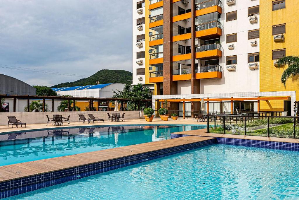  Apartamento próximo ao Centro e praias com infraestrutura completa ITAA04G
