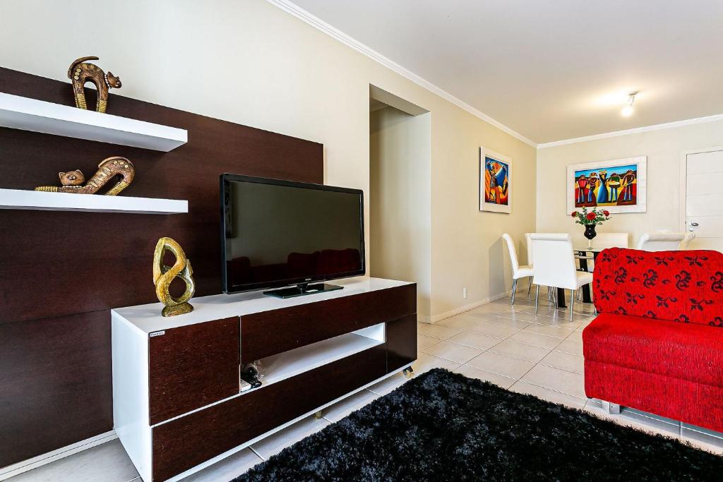  Apartamento próximo ao Centro e praias com infraestrutura completa ITAA04G