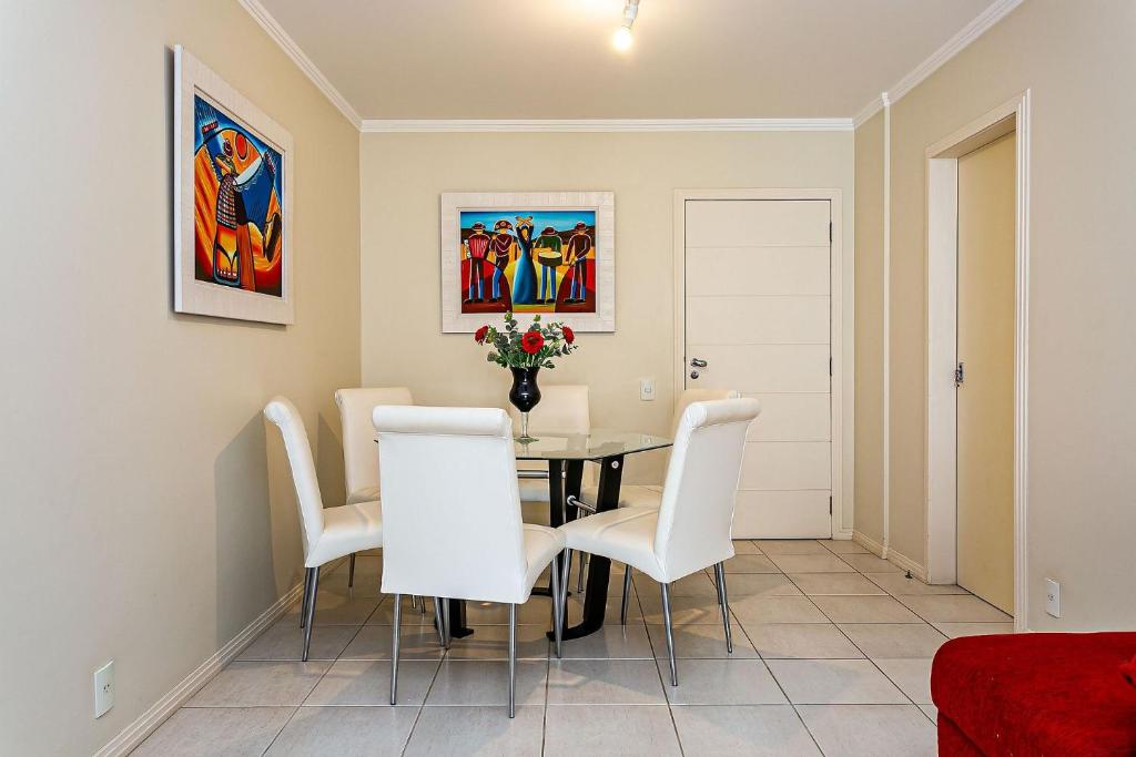  Apartamento próximo ao Centro e praias com infraestrutura completa ITAA04G