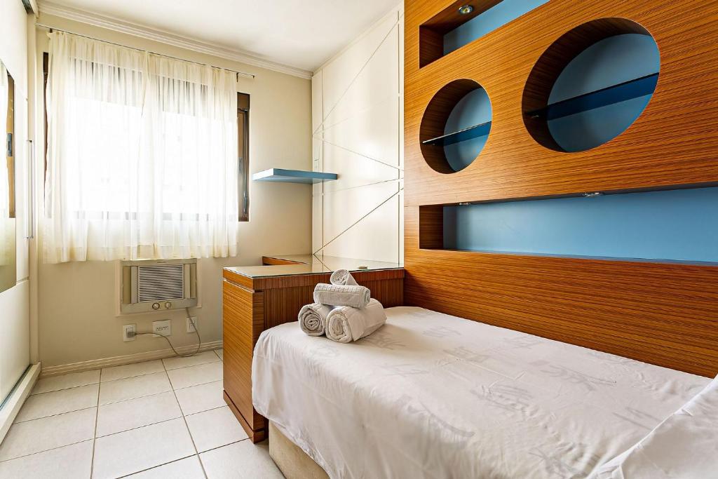  Apartamento próximo ao Centro e praias com infraestrutura completa ITAA04G