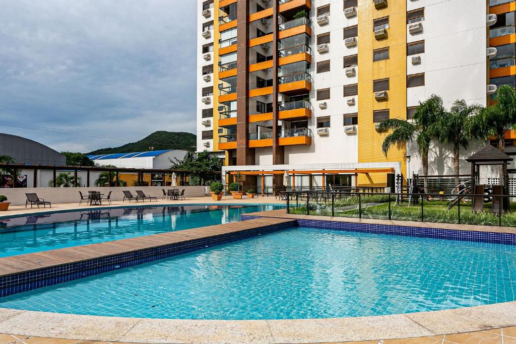  Apartamento próximo ao Centro e praias com infraestrutura completa ITAA04G