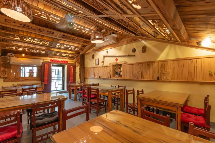 有蟲咬屋文創民宿餐廳或用餐的地方