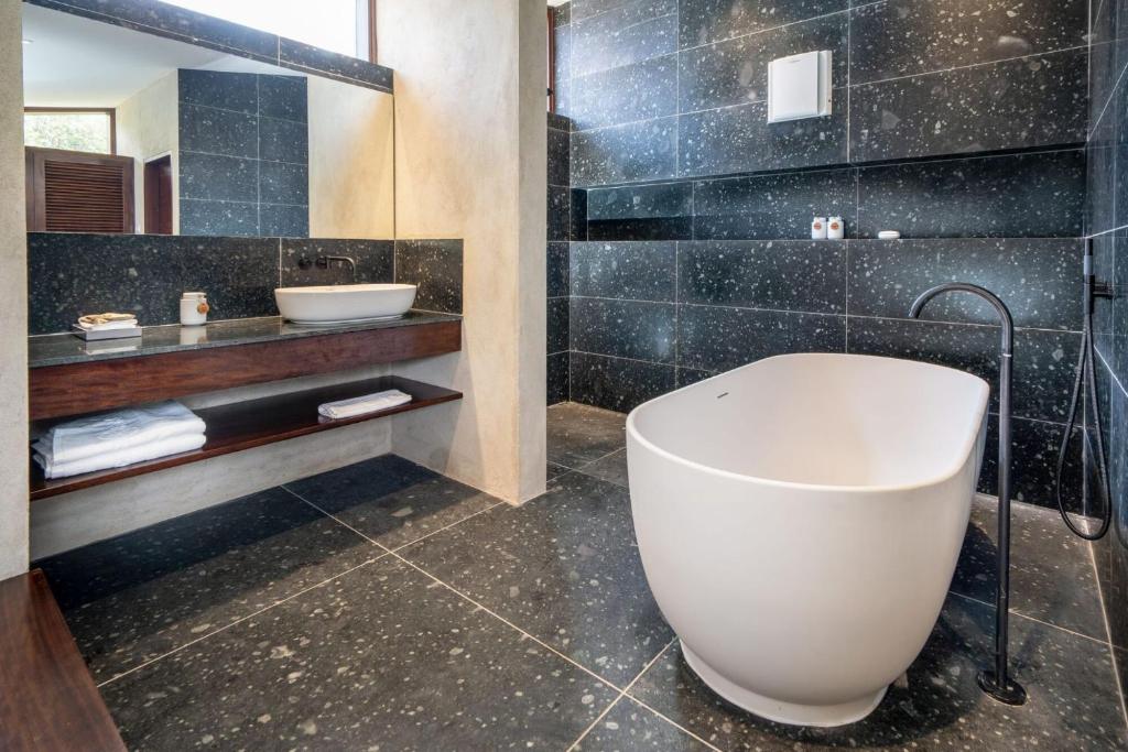 Koupelna v ubytování Topas Ecolodge