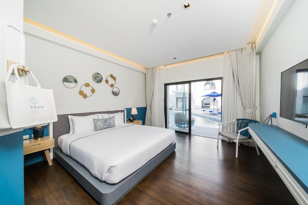 
Deluxe Double Room with Pool Access
