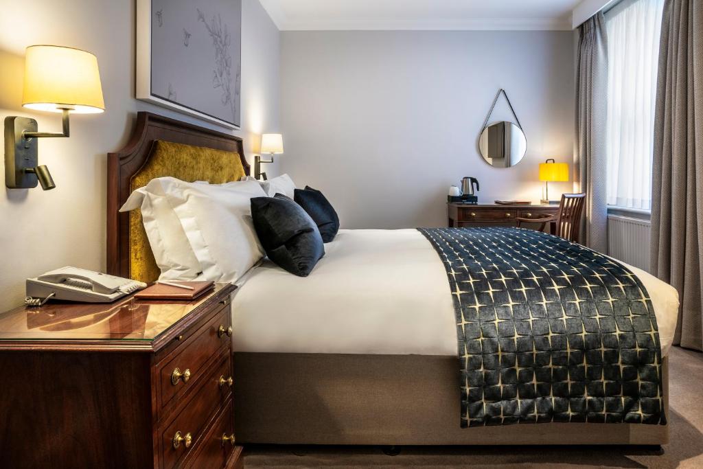 Sloane Place - 