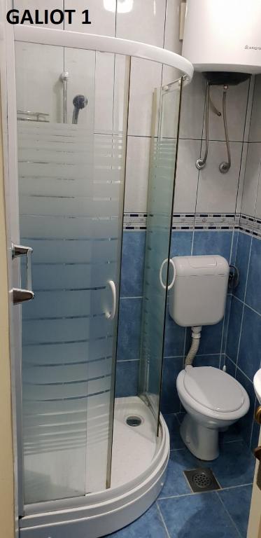 Koupelna v ubytování Apartmani Galiot