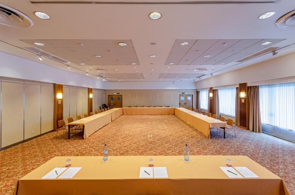 A área empresarial e/ ou a sala de conferências de Hotel Roma