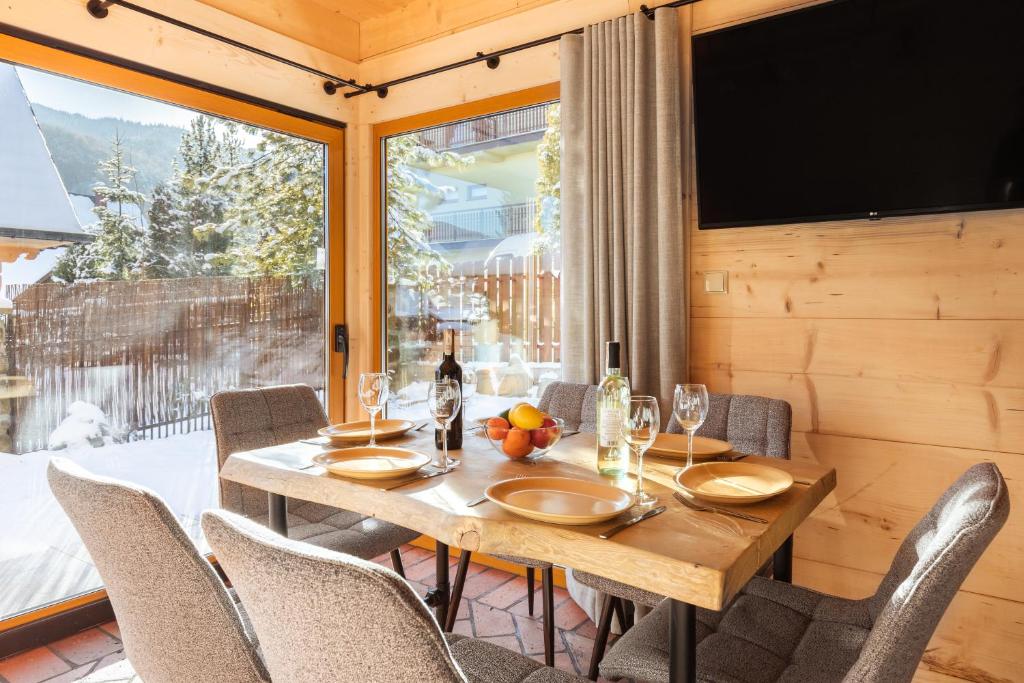 TV a/nebo společenská místnost v ubytování Baran, domek z widokiem na Giewont