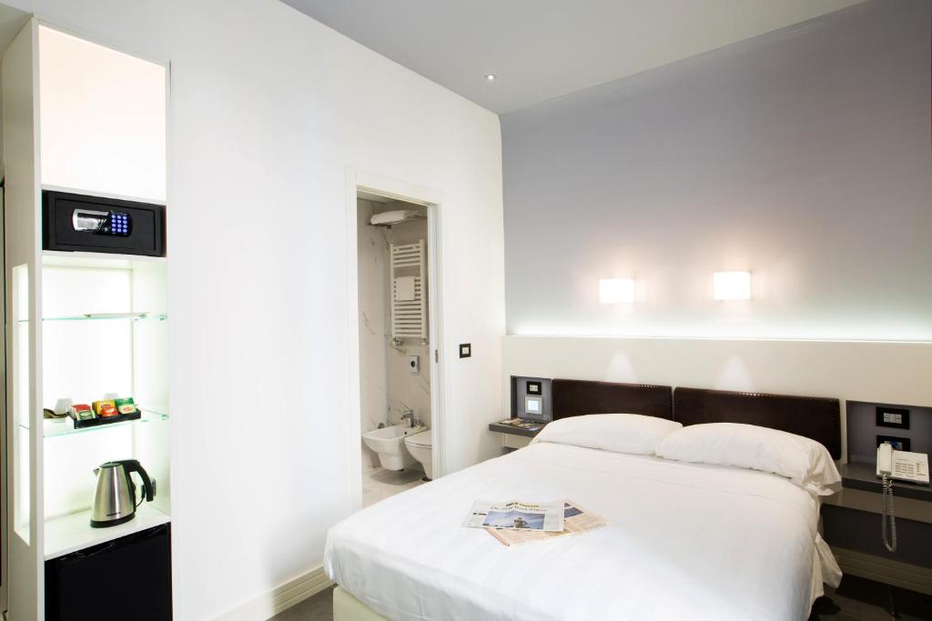 Postel nebo postele na pokoji v ubytování Crosti Hotel