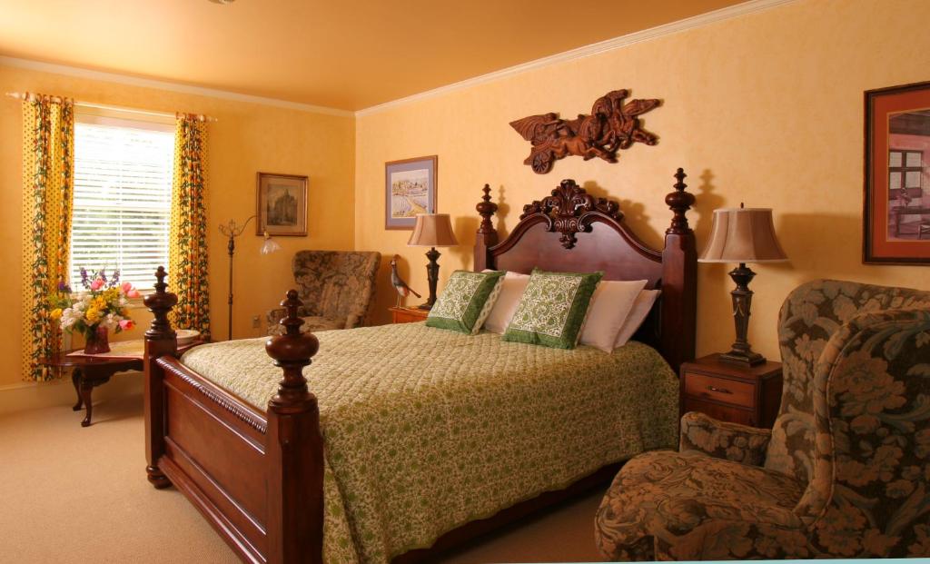 L'Auberge Provencale Inn & Restaurant - Queen Room (Josephine)
