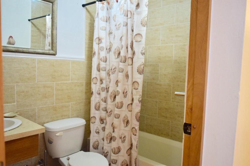 Koupelna v ubytování 3BR Apt @CadaquesCaribe Bayahibe
