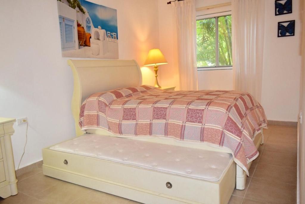 Postel nebo postele na pokoji v ubytování 3BR Apt @CadaquesCaribe Bayahibe