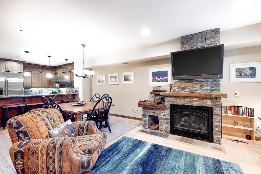 Woodwinds 19, Mammoth Lakes (updated prices 2024)