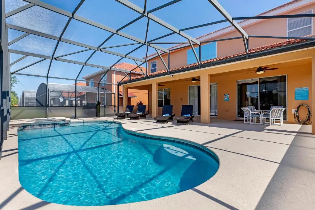 Tranquil Escapes, Spacious 6 bedroom Home, No rear facing neighbours, Excellent Resort Amenities, Davenport, United States