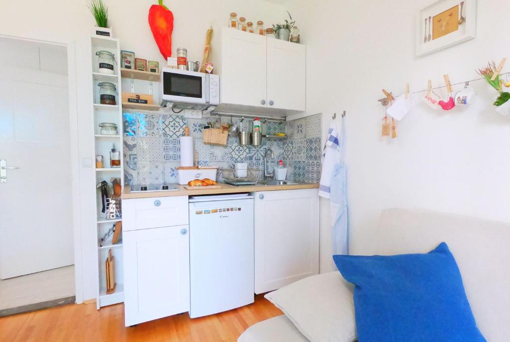Кухня или мини-кухня в Beachfront Apartment Mala Tereza

