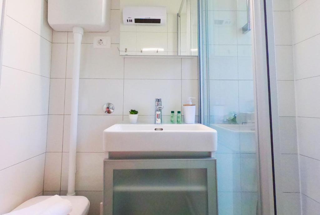 Ванная комната в Beachfront Apartment Mala Tereza