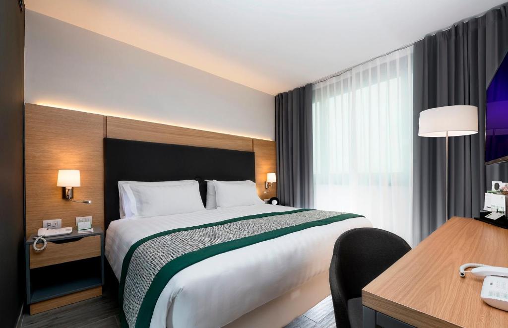 
King Suite with Sofa Bed
