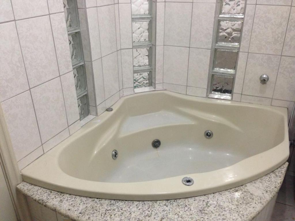  Apto Toninhas Lazer completo.