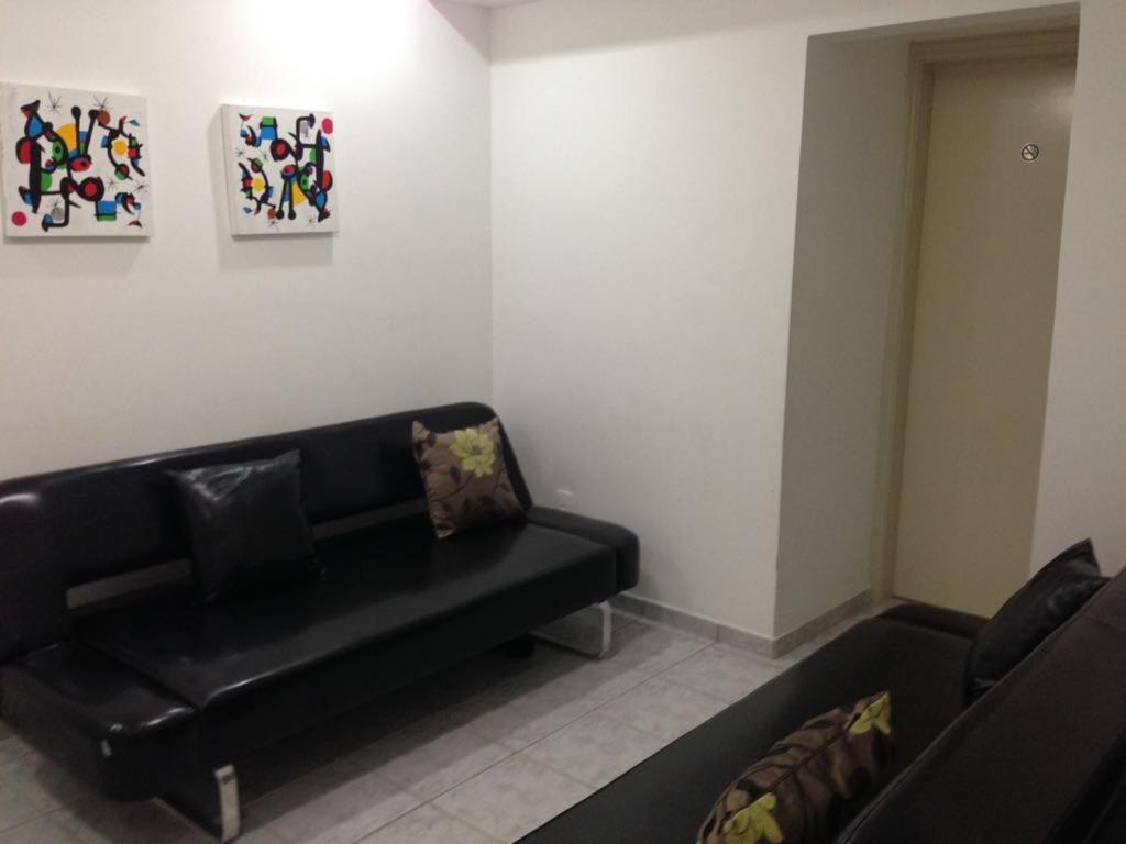  Apto Toninhas Lazer completo.