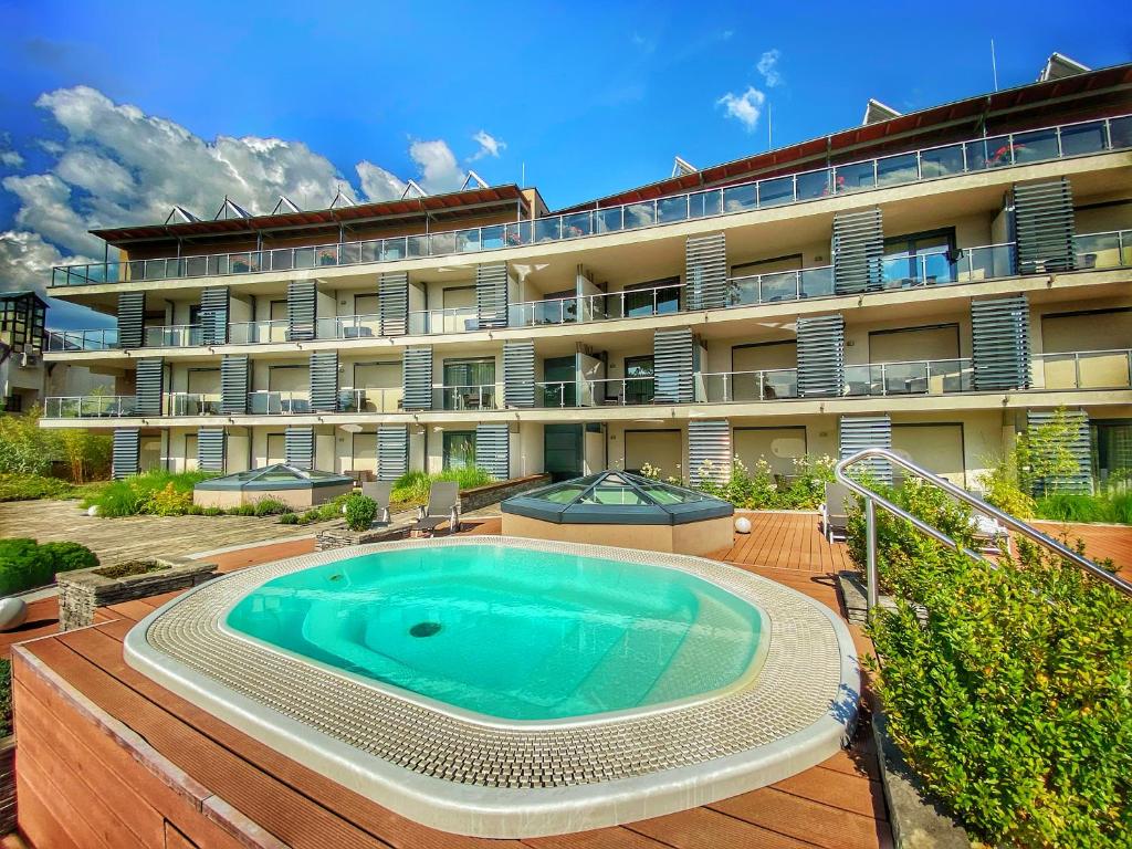 Bazén v ubytování Imola Hotel Platán nebo v jeho okolí