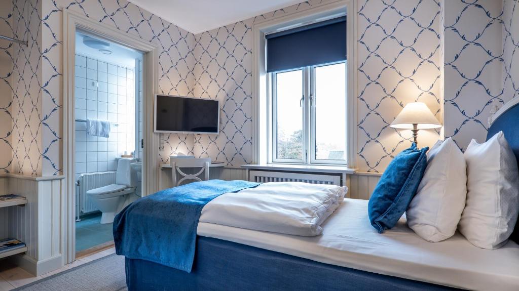 Postel nebo postele na pokoji v ubytování Hotel Bretagne