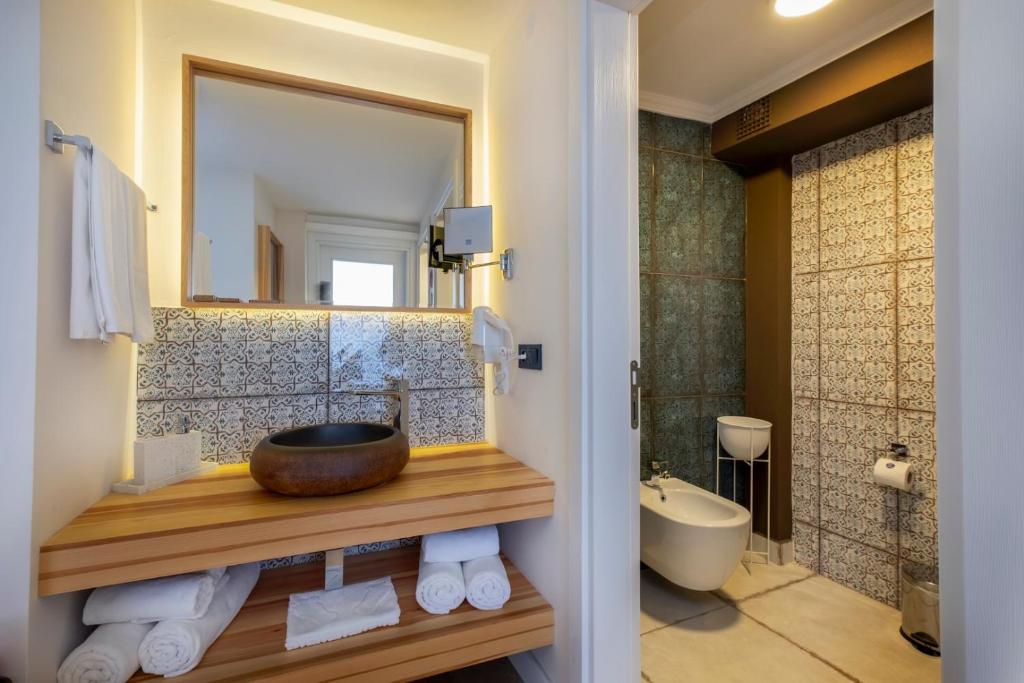Koupelna v ubytování Ece Marina Suites