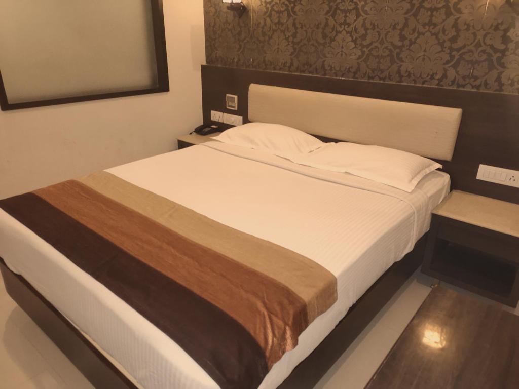 Postel nebo postele na pokoji v ubytování Hotel Deepam