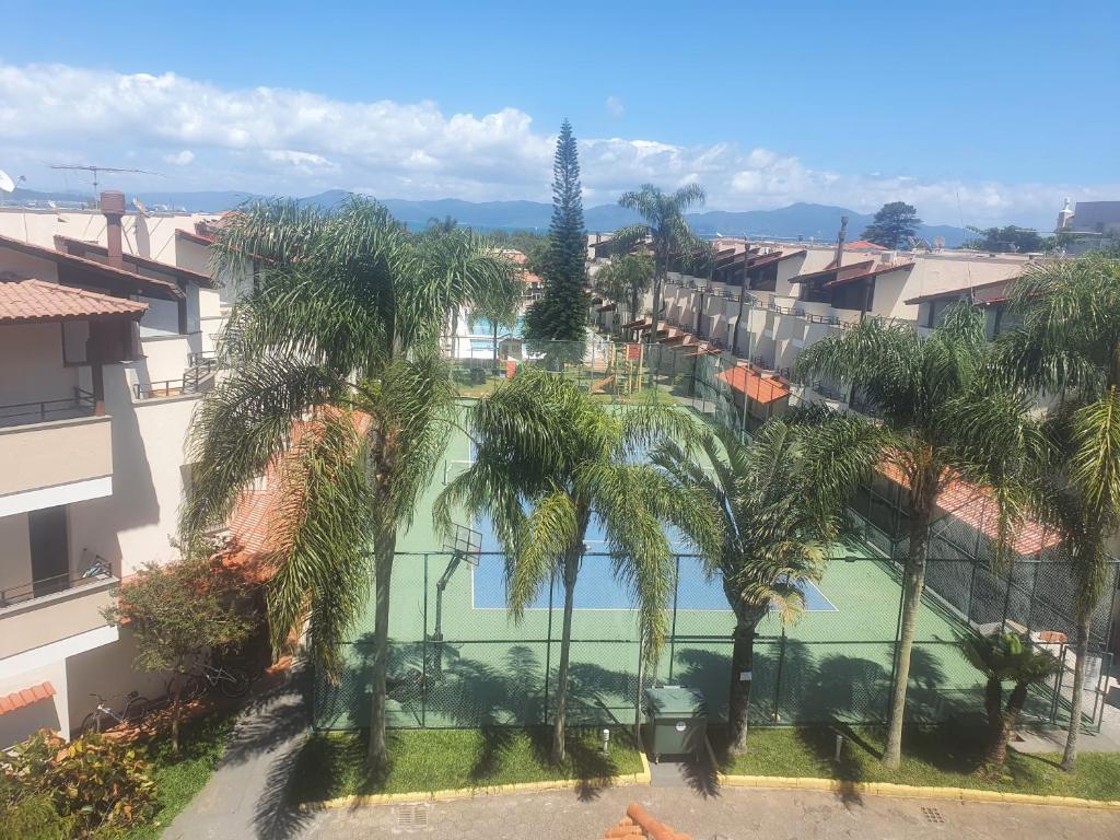  Triplex em Condomínio Clube frente mar