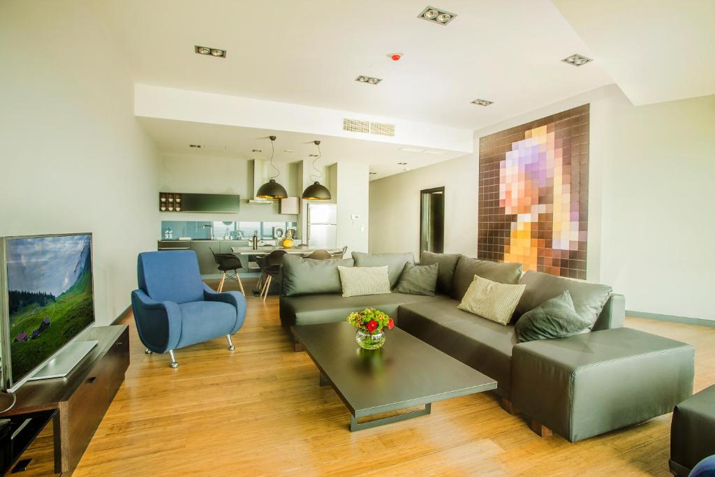 30th+ Floor Apartments in Sky Tower - 18