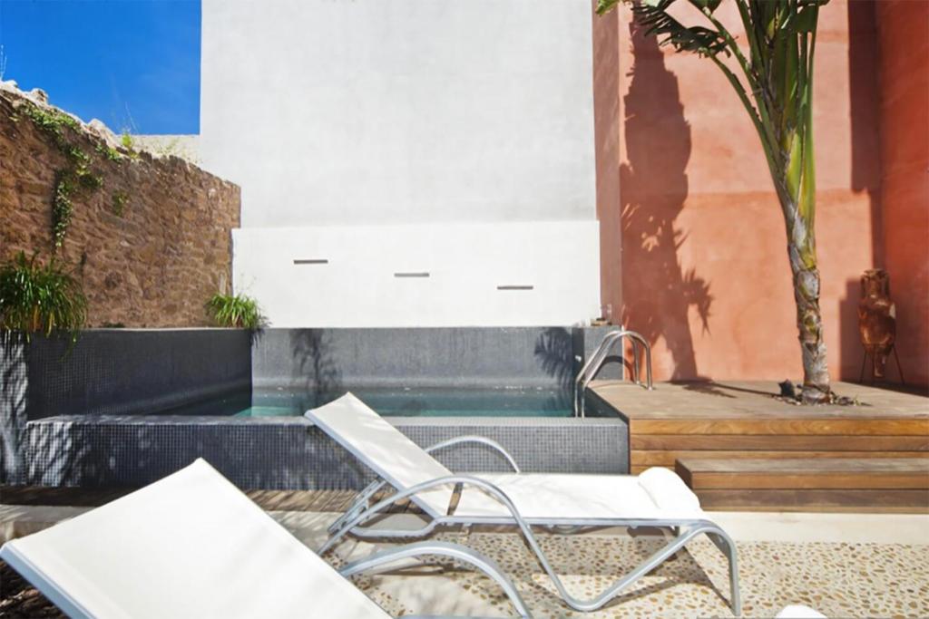 Bazén v ubytování Casa Murallas para 6 con piscina en Alcudia cerca de playas nebo v jeho okolí