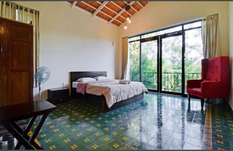 Aakriti Homestay - Deluxe King Room
