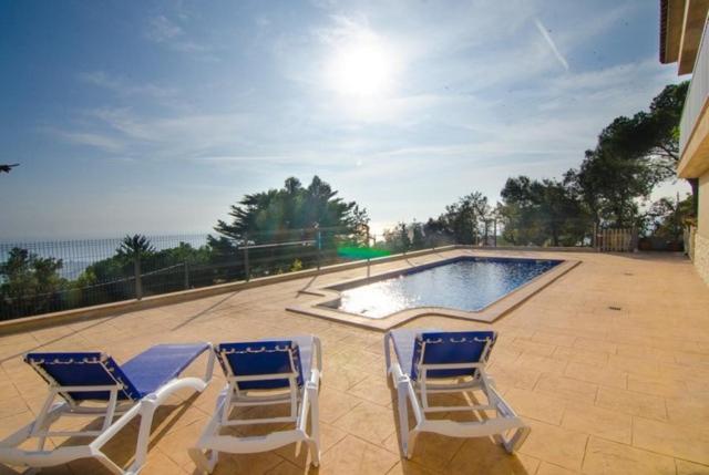 Bazén v ubytování Villa Breeze nebo v jeho okolí