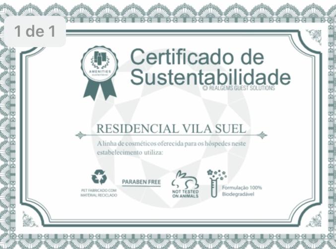 una etiqueta para un certificado de registrador de un registrador de un certificado en Residencial Vila Suel, en Praia do Rosa