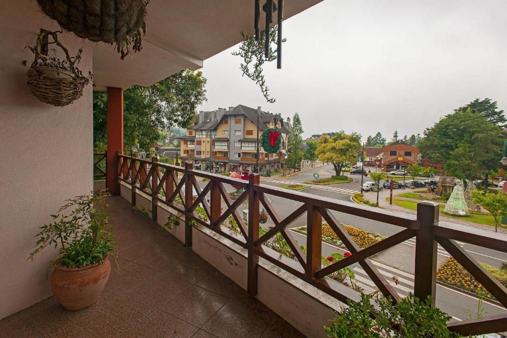  Alto da Colina 103 - 2 suítes junto à Rua Torta Praça das Etnias