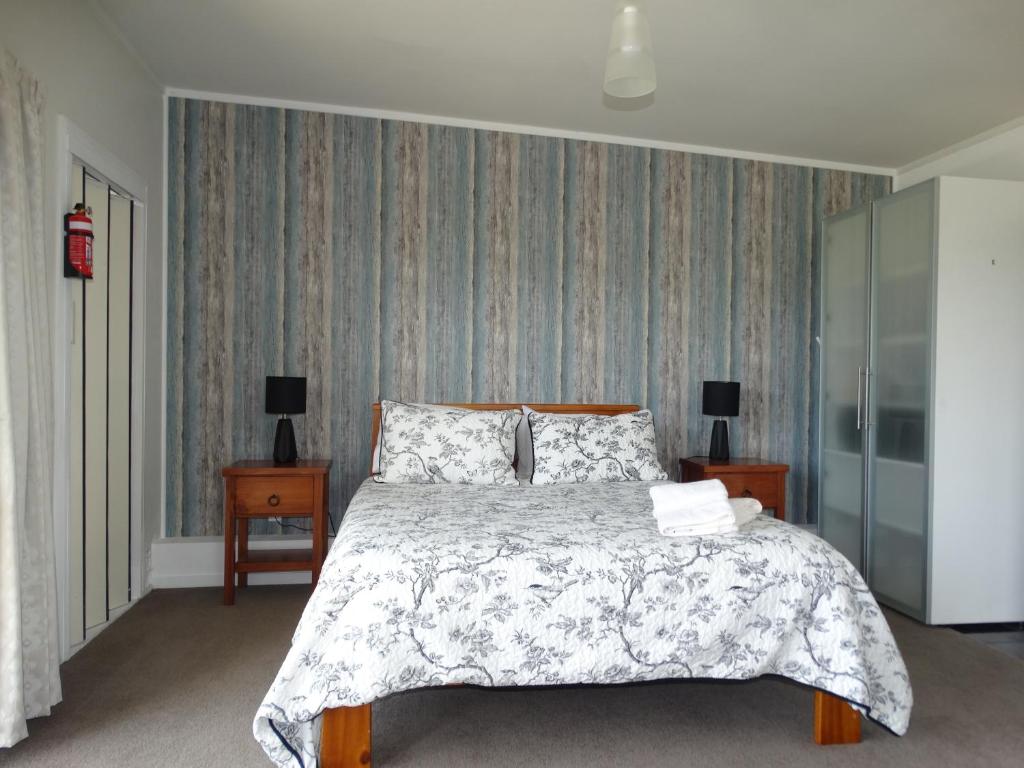 Postel nebo postele na pokoji v ubytování Kauri Lodge Karapiro