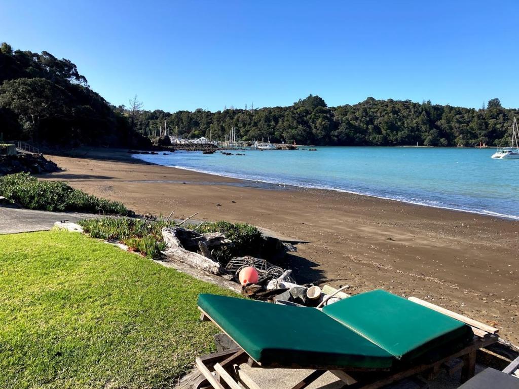 Vacation Home ON The Beach 3 bedroom 2 bath Bach and cabins, Tutukaka, New  Zealand - Booking.com
