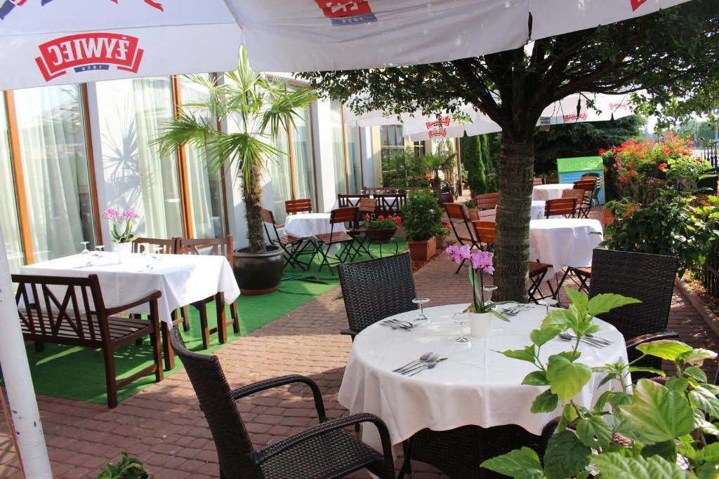 Reštaurácia alebo iné gastronomické zariadenie v ubytovaní PIANO CAFE b&b