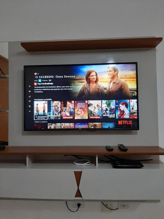  APTO PERTINHO DA PRAIA - Lindo e Equipado! Internet e 3 Tvs - Completo!