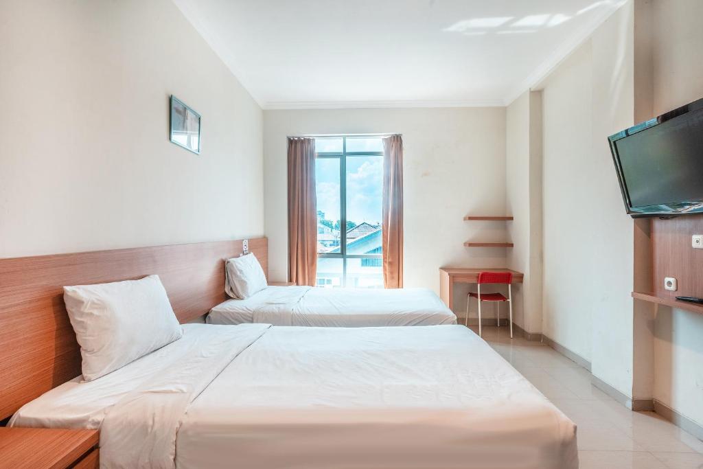 Voodi või voodid majutusasutuse The Kartini 8 Residence - Mangga Besar toas