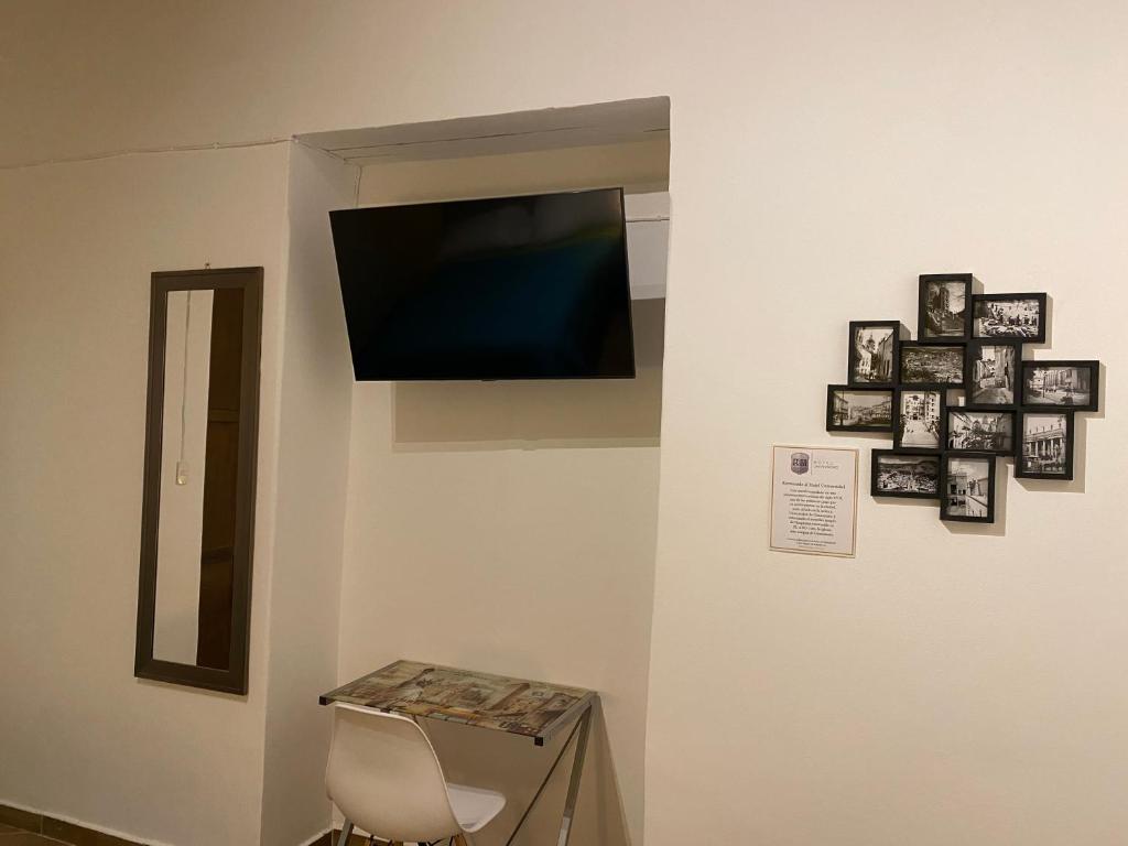 TV a/nebo společenská místnost v ubytování Hotel Universidad