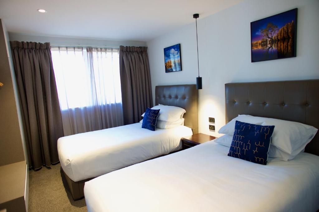Postel nebo postele na pokoji v ubytování Regal Palms Resort