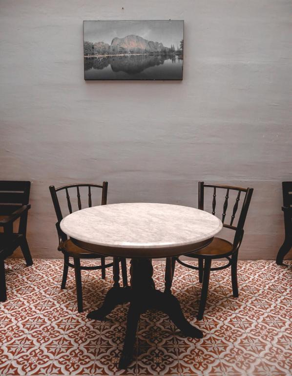 Posezení v ubytování Thaweesuk Heritage Homestay