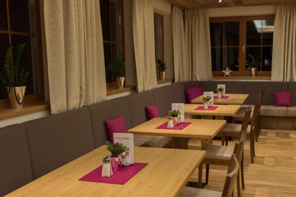 Restaurace v ubytování Hotel Starjet