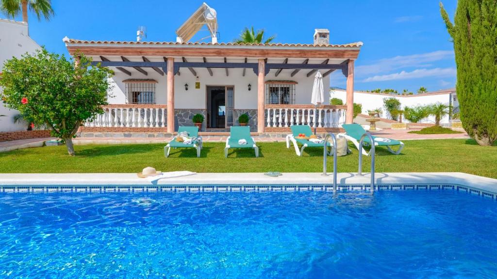 Bazén v ubytování Villa Pastora Nerja by Ruralidays nebo v jeho okolí