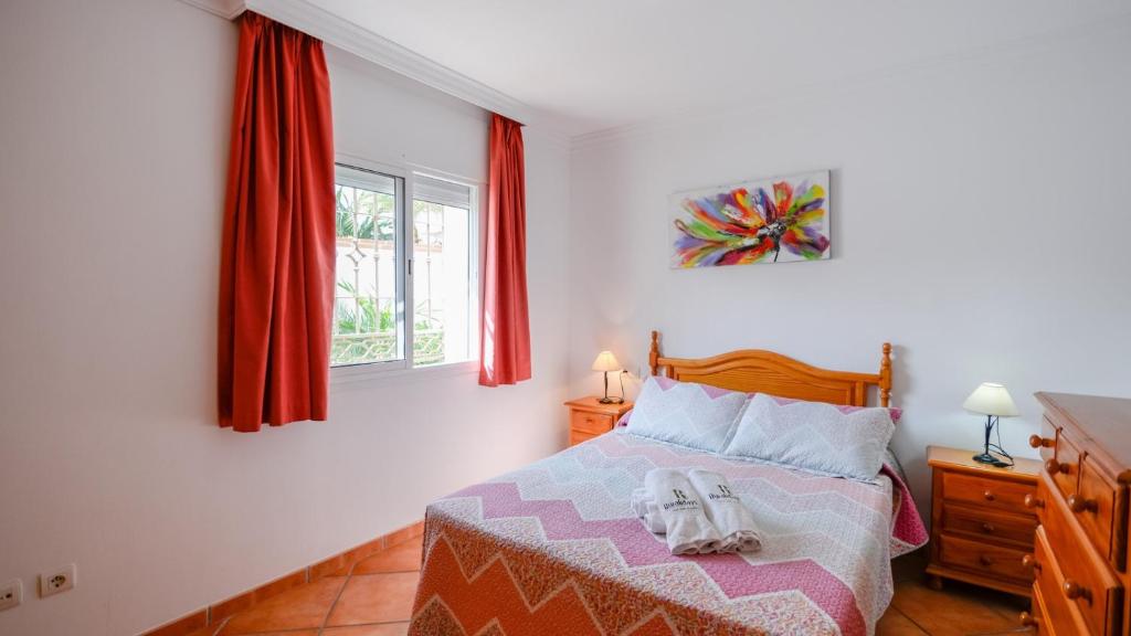 Postel nebo postele na pokoji v ubytování Villa Pastora Nerja by Ruralidays