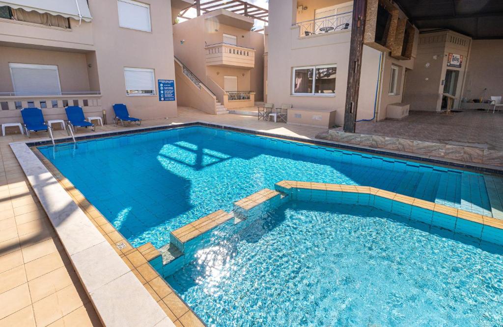 Bazén v ubytování Sun Beach Apartments nebo v jeho okolí