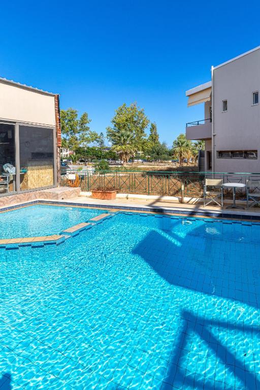 Bazén v ubytování Sun Beach Apartments nebo v jeho okolí