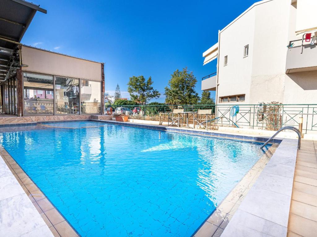 Bazén v ubytování Sun Beach Apartments nebo v jeho okolí