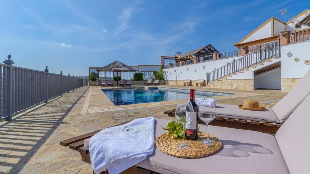Bazén v ubytovaní Casa El Mirador Iznajar by Ruralidays alebo v jeho blízkosti